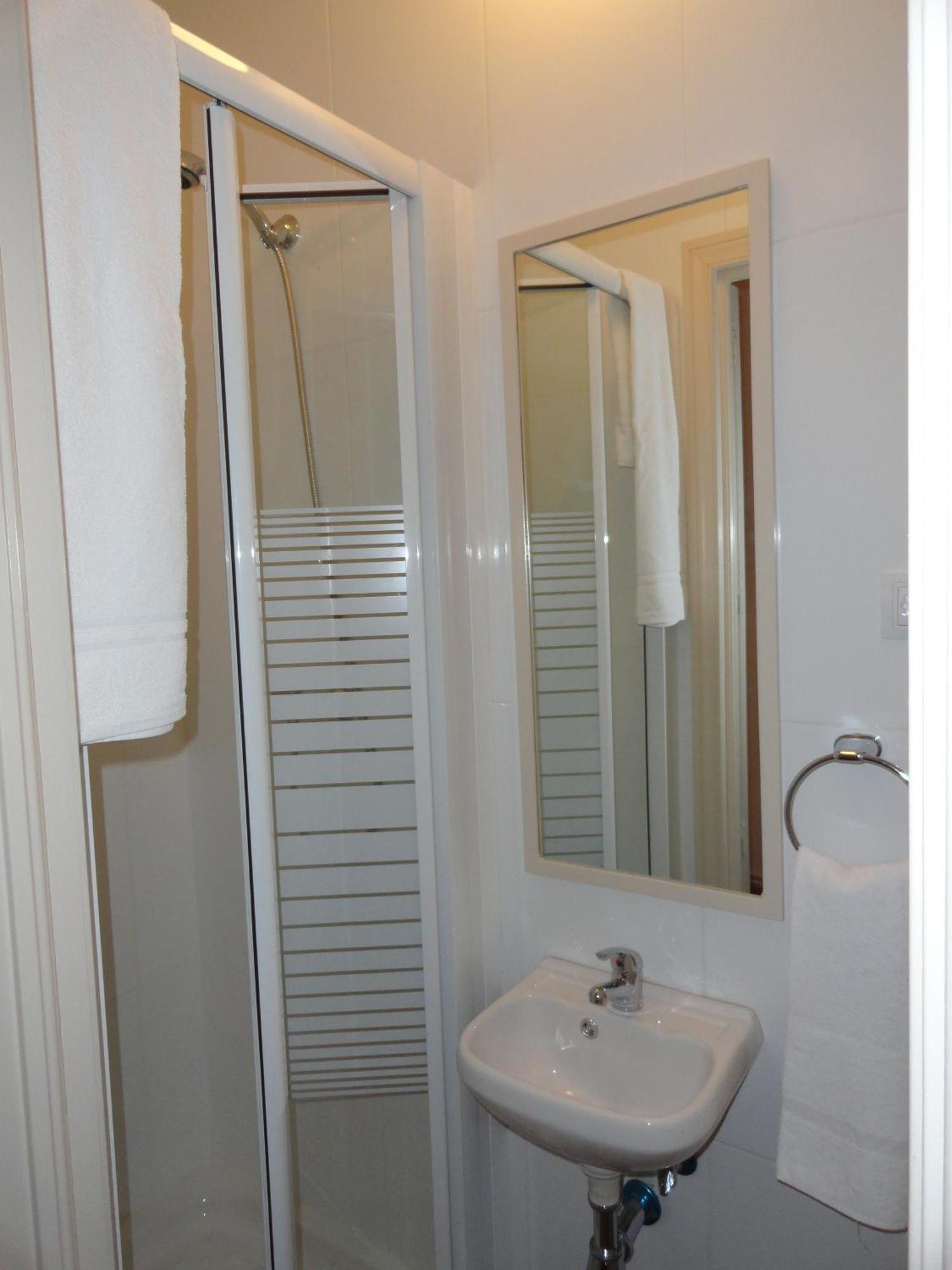 Hostal Alistana มาดริด ภายนอก รูปภาพ