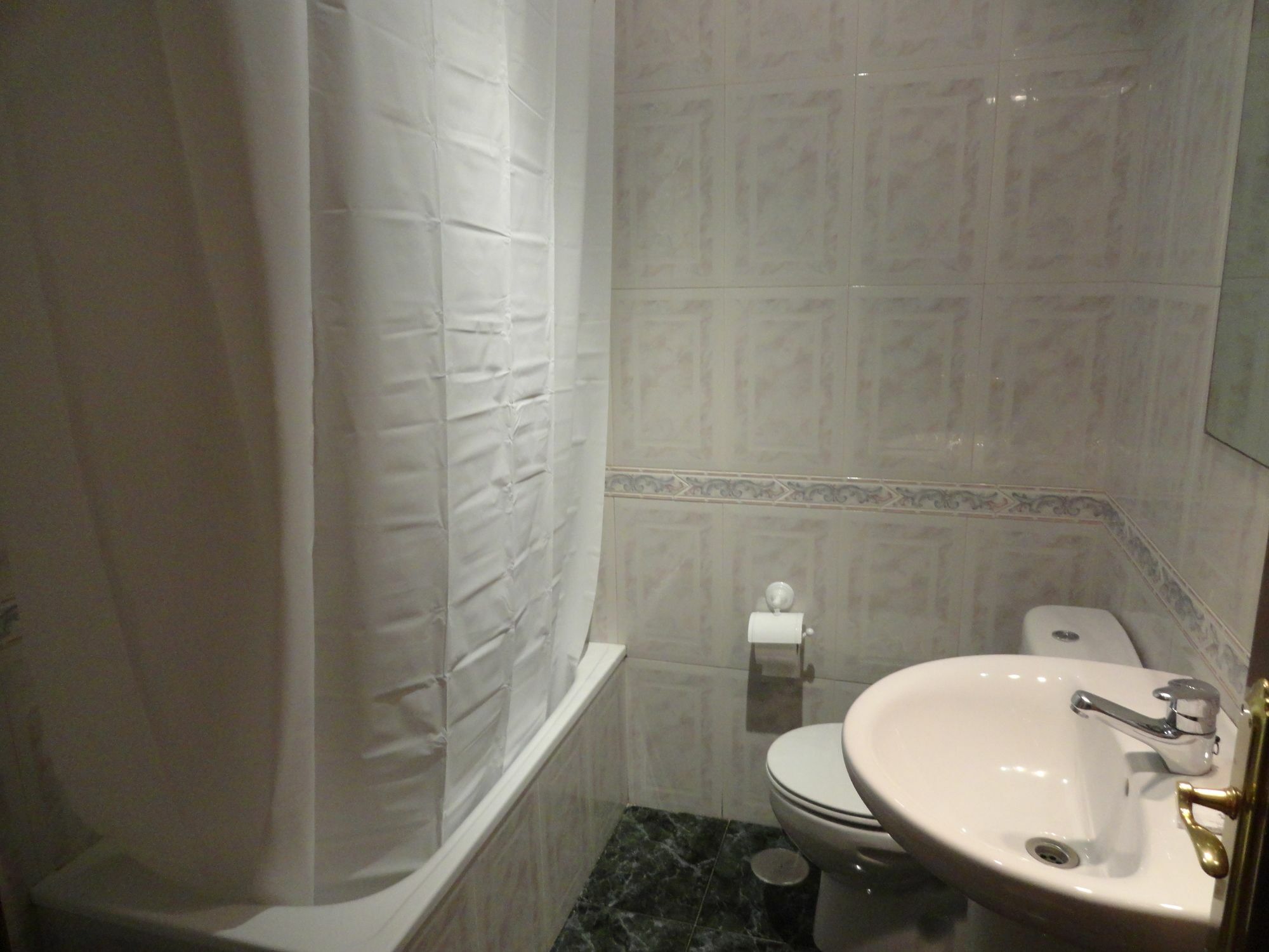 Hostal Alistana มาดริด ภายนอก รูปภาพ