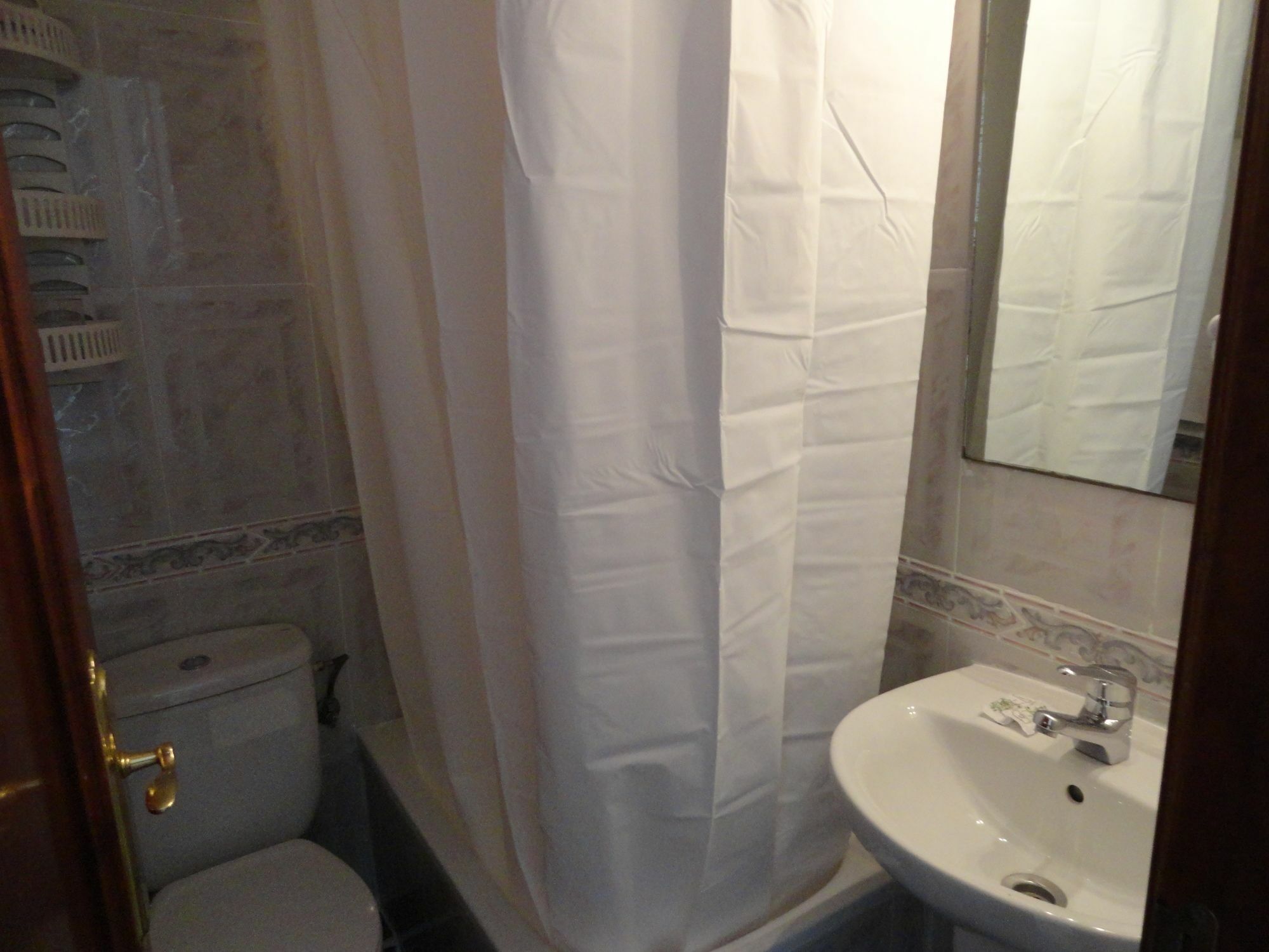 Hostal Alistana มาดริด ภายนอก รูปภาพ